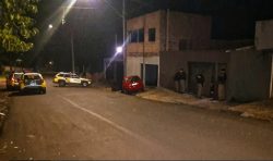 homem-e-morto-dentro-do-carro-com-tiros-de-fuzil-em-londrina;-pelo-menos-100-disparos-atingiram-veiculo