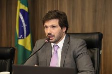 eleito-prefeito-de-londrina,-tiago-amaral-vai-deixar-cargo-de-deputado-estadual;-veja-quem-deve-assumir