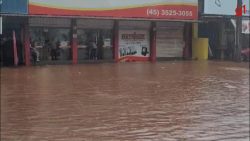 video:-chuva-intensa-deixa-ruas-de-foz-do-iguacu-alagadas