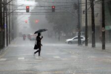 inmet-emite-alerta-de-perigo-de-tempestade-com-ventos-de-ate-100-km/h-no-parana