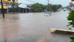 ponte,-ruas-e-rodovias:-chuva-alaga-cidades-do-interior-e-litoral-do-parana;-veja-videos