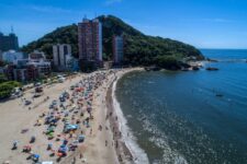 verao-comeca-neste-sabado-(21)-e-deve-ter-tempo-abafado-e-pancadas-de-chuva-no-parana;-veja-previsao-e-medias-historicas-da-estacao