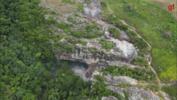 imagens-aereas-mostram-forca-de-cabeca-d’agua-que-matou-jovem-afogado-em-cachoeira-no-parana