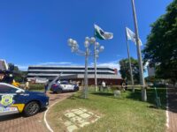 preso-que-cumpria-servicos-comunitarios-e-morto-com-ao-menos-20-tiros-em-frente-a-prefeitura-de-cascavel,-diz-policia