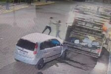 video:-jovem-bate-carro-em-caminhao-de-coleta-municipal-de-lixo-e-e-agredido-pelo-motorista-no-parana